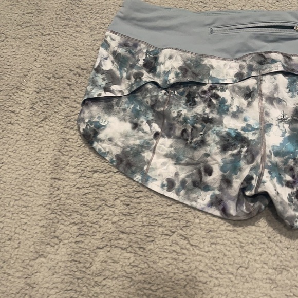 Lululemon speed up shorts 3" size 12 - Picture 4 of 5